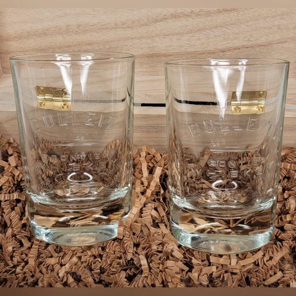 Bulleit Bourbon Whiskey Tumbler Glass gift set - Picture 8 of 15